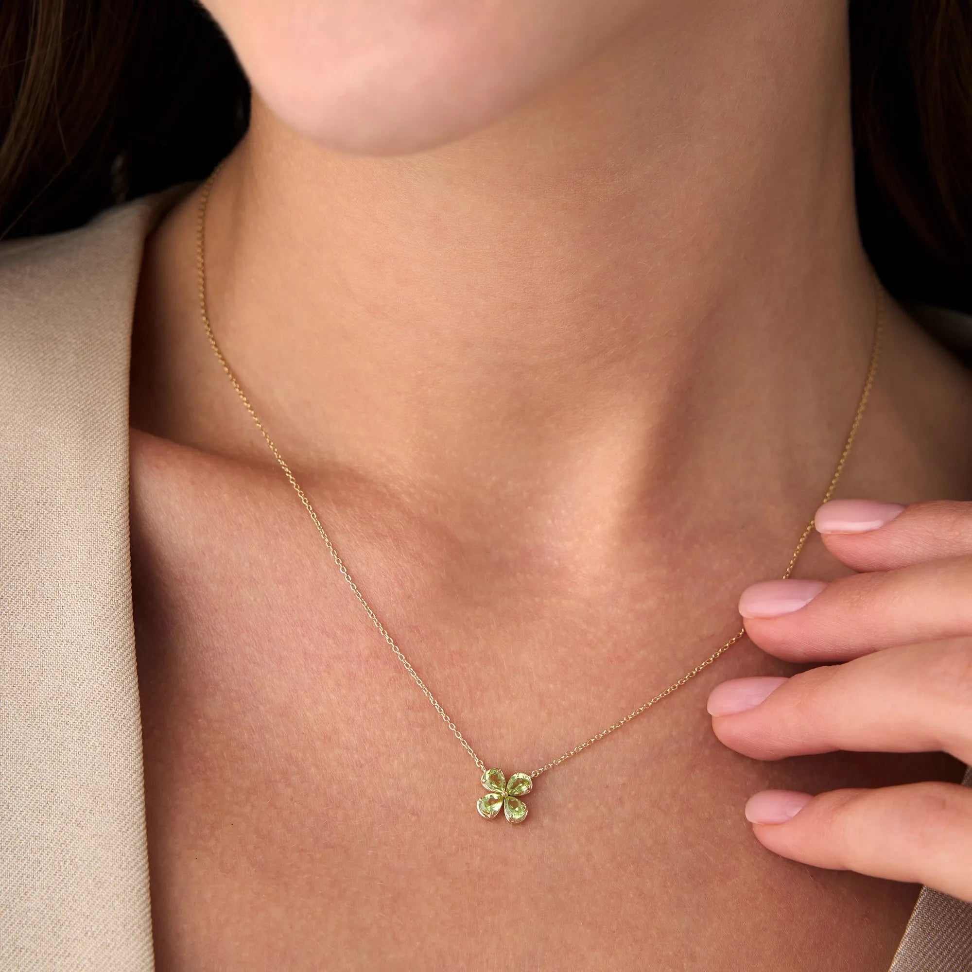 14k Solid Gold Pear Shaped Peridot Four Leaf Clover Necklace 0.70 Carat