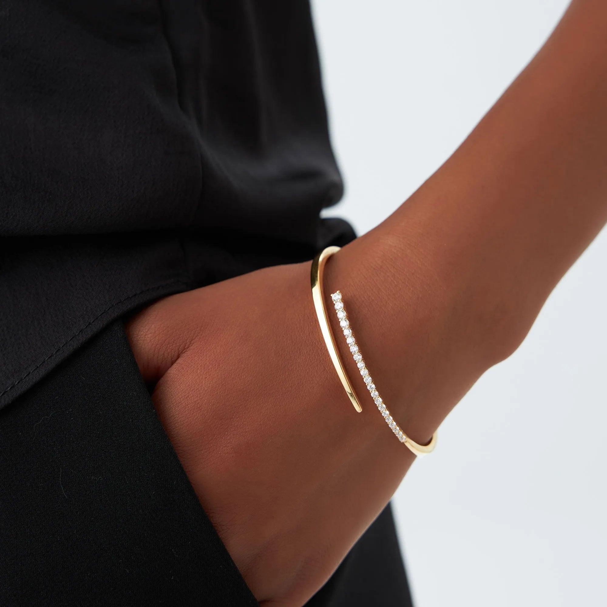 14K Solid Gold 1.05 CTW Round Diamond Crossover Graduating Bangle