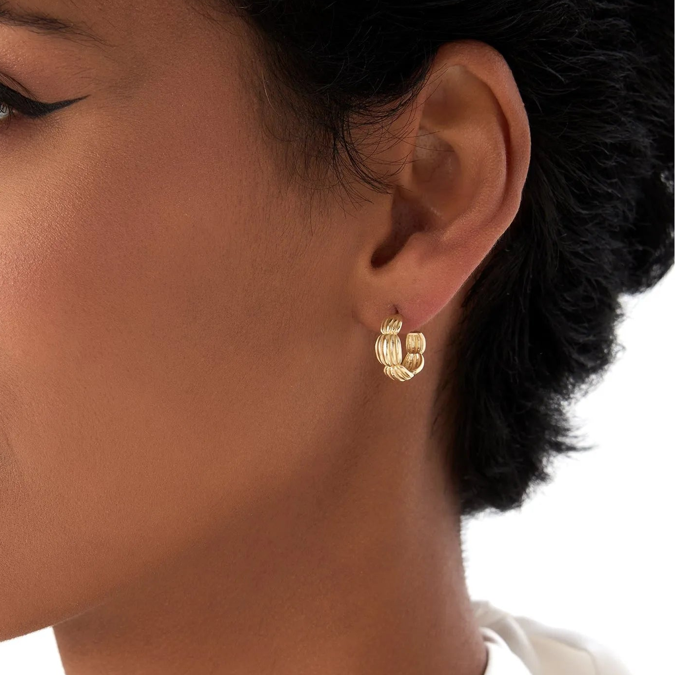 14k Solid Gold Ribbed Dome Hoop Earrings 11mm Inner Diameter 6mm Width