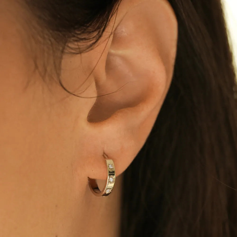 14k Gold Diamond Round Cut Star Setting Hoop Earrings 0.14 ctw
