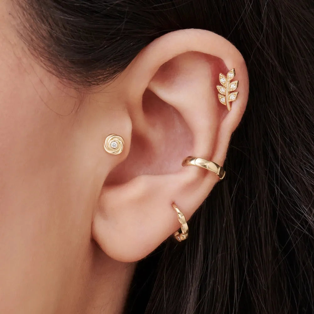 14k Gold Diamond Round Cut Leaf Helix Piercing Single Earring 0.07 ctw