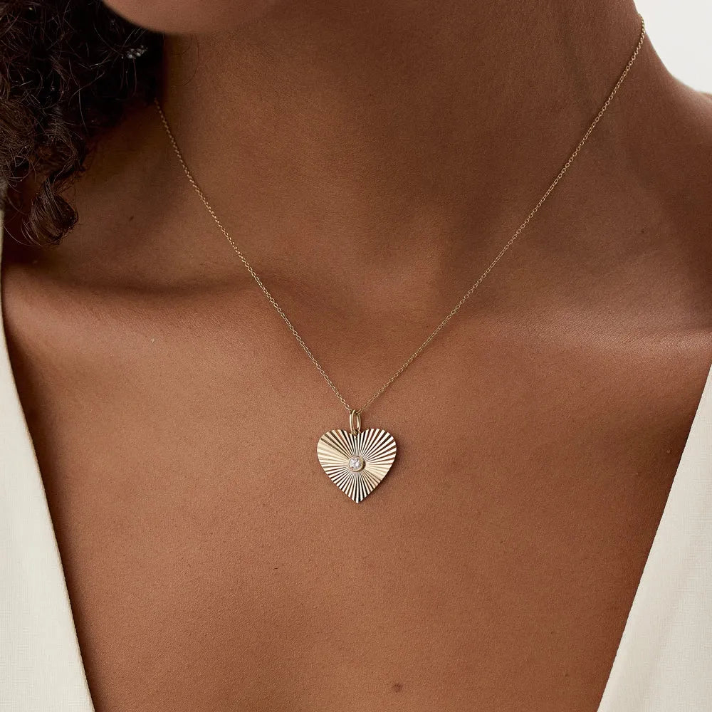 14K Solid Gold Round Diamond Heart Shape Disc Ray Pendant Necklace 0.10ctw