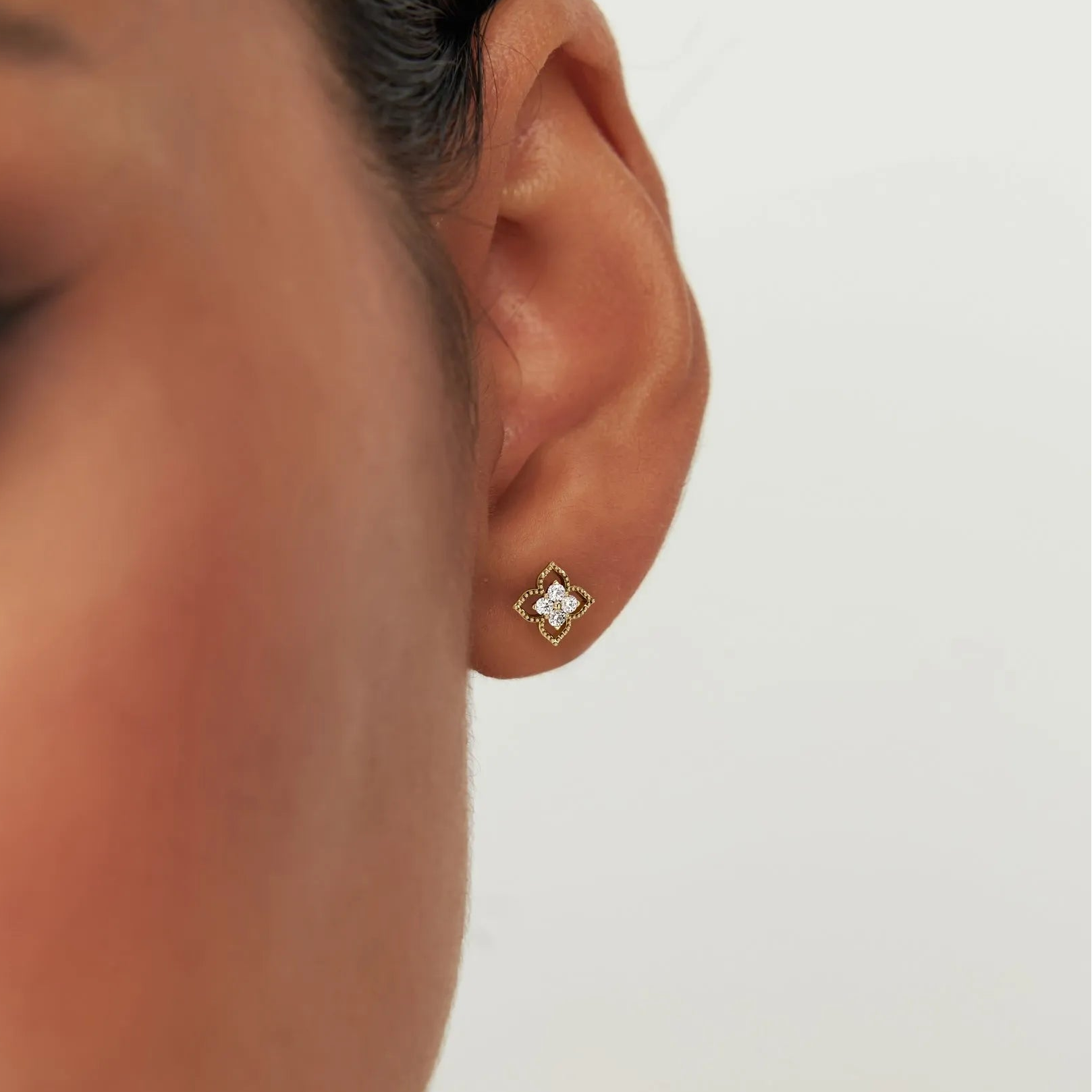 14k Gold Diamond Round Cut Floral Cluster Stud Earrings 0.12 ctw