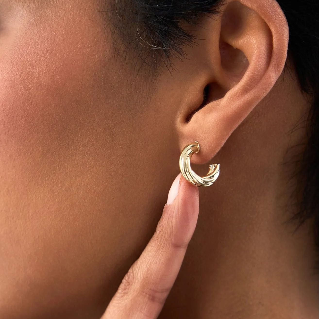 14k Yellow Gold Bold Twisted Curve Hoop Earrings 15mm 3.75mm Width
