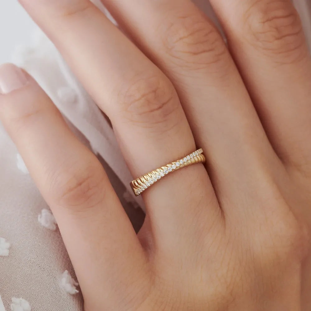 14k Gold 0.20 Carat Round Diamond Micro Pave Twisted Rope Criss Cross Ring