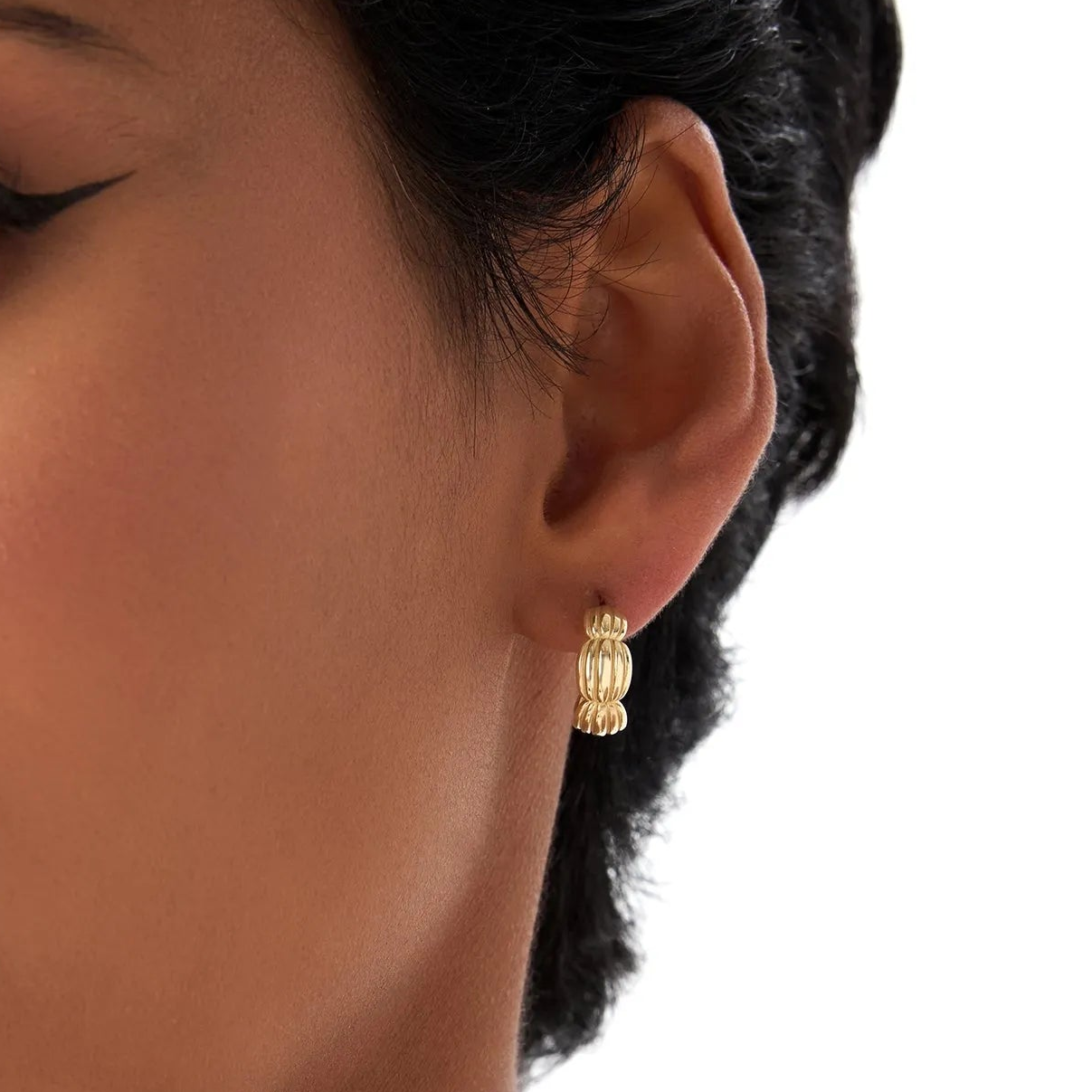 14k Solid Gold Ribbed Dome Hoop Earrings 11mm Inner Diameter 6mm Width