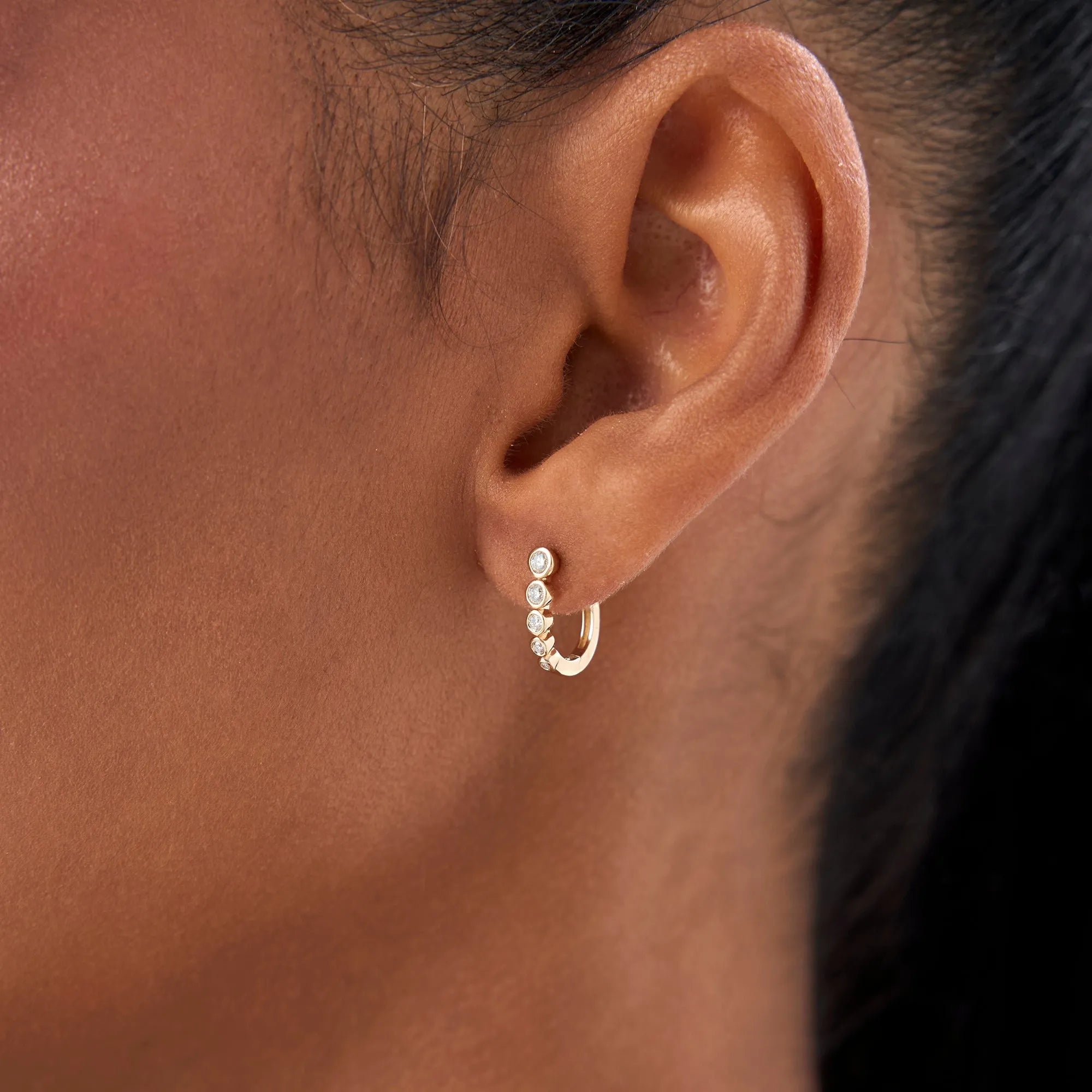 14k Gold Diamond Round Cut Graduated Bezel Set Hoop Earrings 0.25 ctw