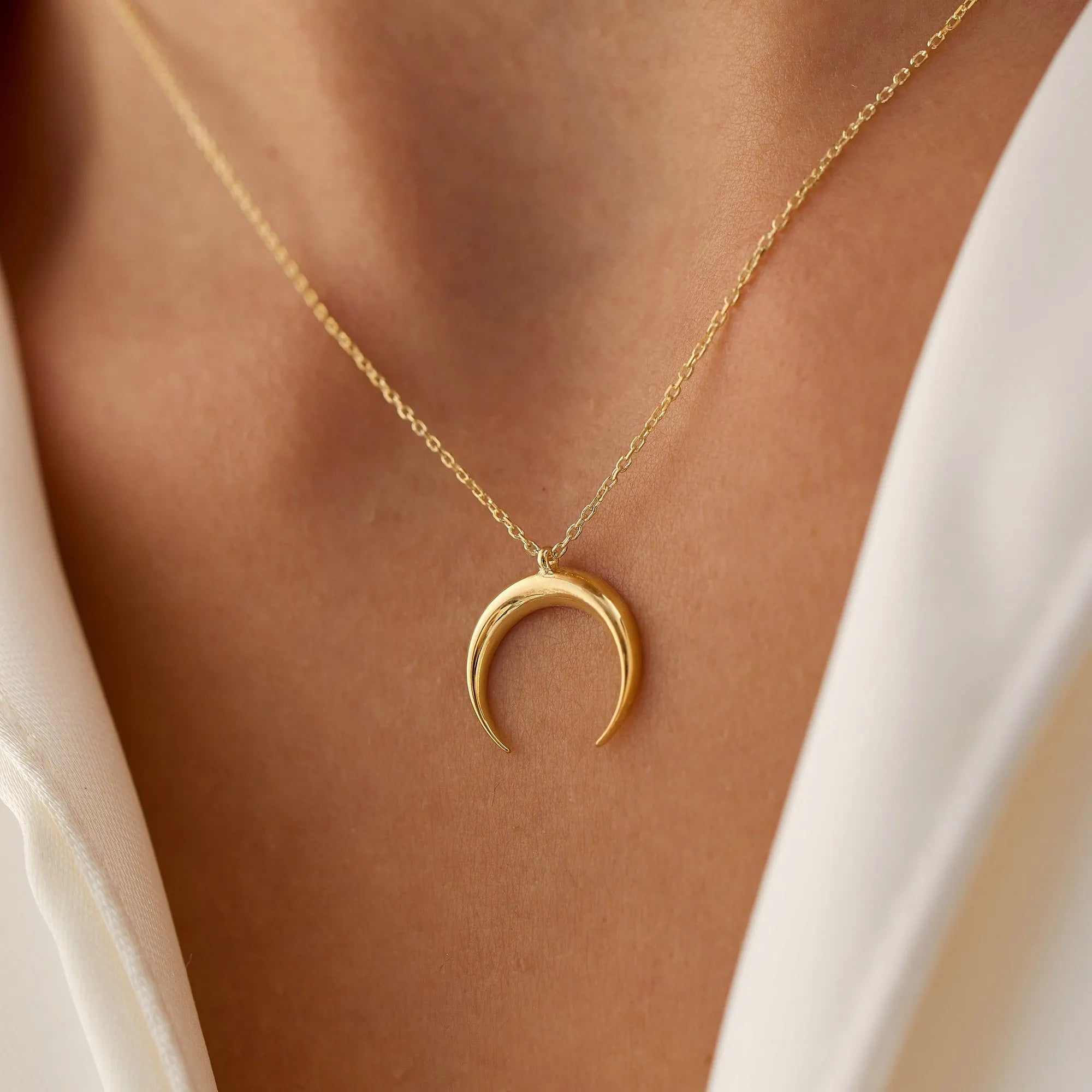 14k Solid Gold Crescent Moon Pendant Necklace