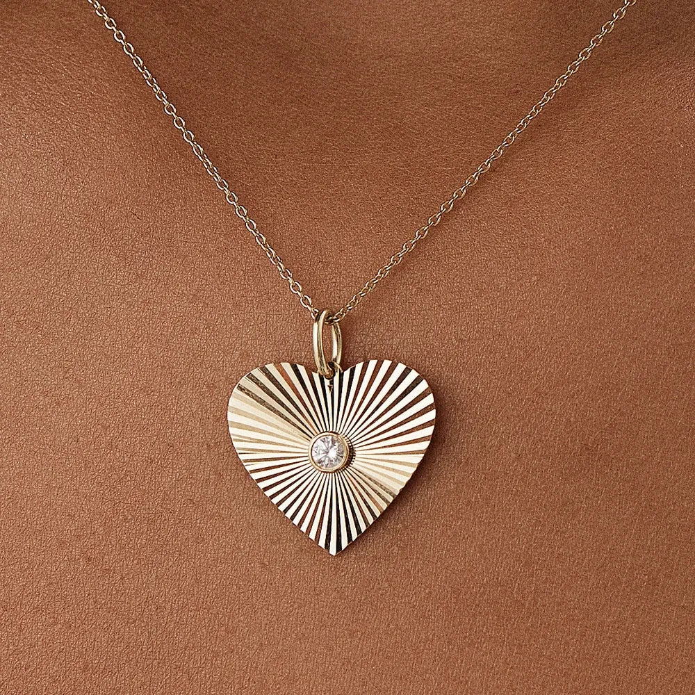 14K Solid Gold Round Diamond Heart Shape Disc Ray Pendant Necklace 0.10ctw