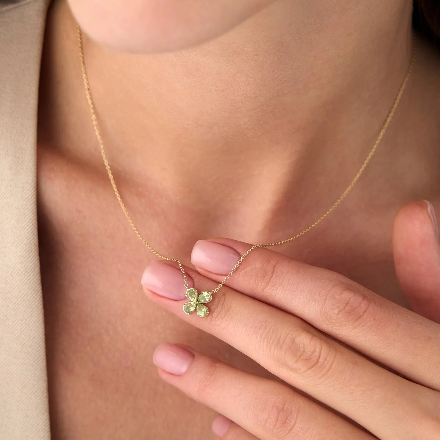 14k Solid Gold Pear Shaped Peridot Four Leaf Clover Necklace 0.70 Carat