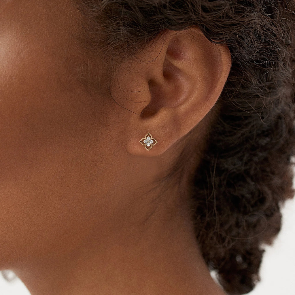 14k Gold Diamond Round Cut Floral Cluster Stud Earrings 0.12 ctw