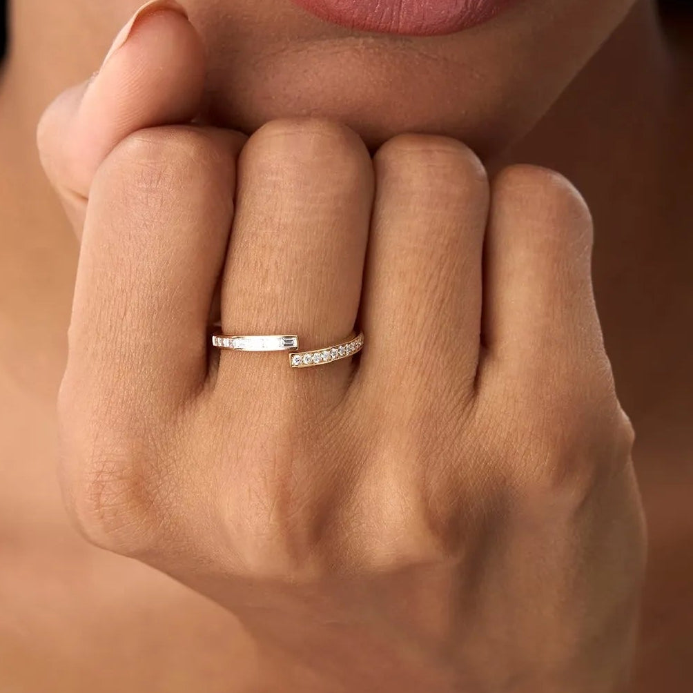 14k Solid Gold Baguette and Round Diamond Crossover Ring 0.25 ctw
