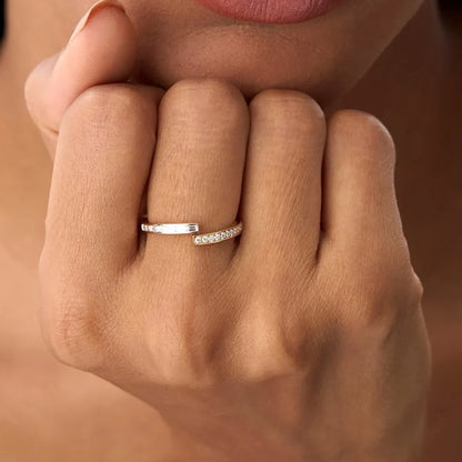 14k Solid Gold Baguette and Round Diamond Crossover Ring 0.25 ctw