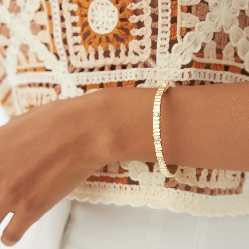 14K Solid Gold 0.14 CTW Round Diamond Ribbed Bangle