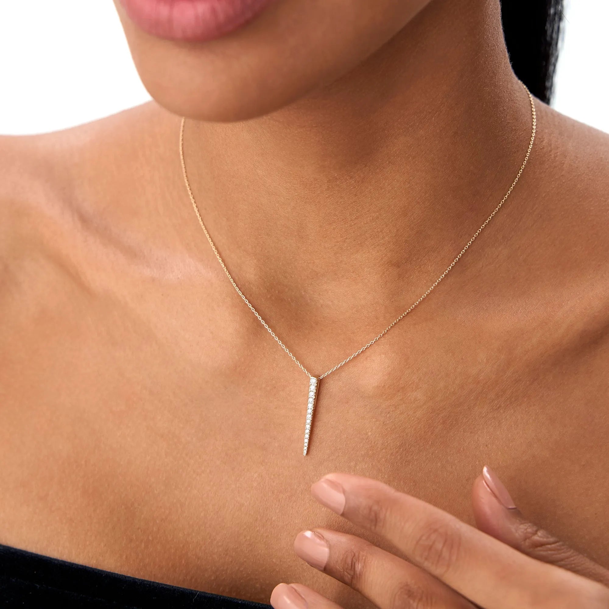 14K Solid Gold 0.23 CTW Round Diamond Tapered Bar Necklace