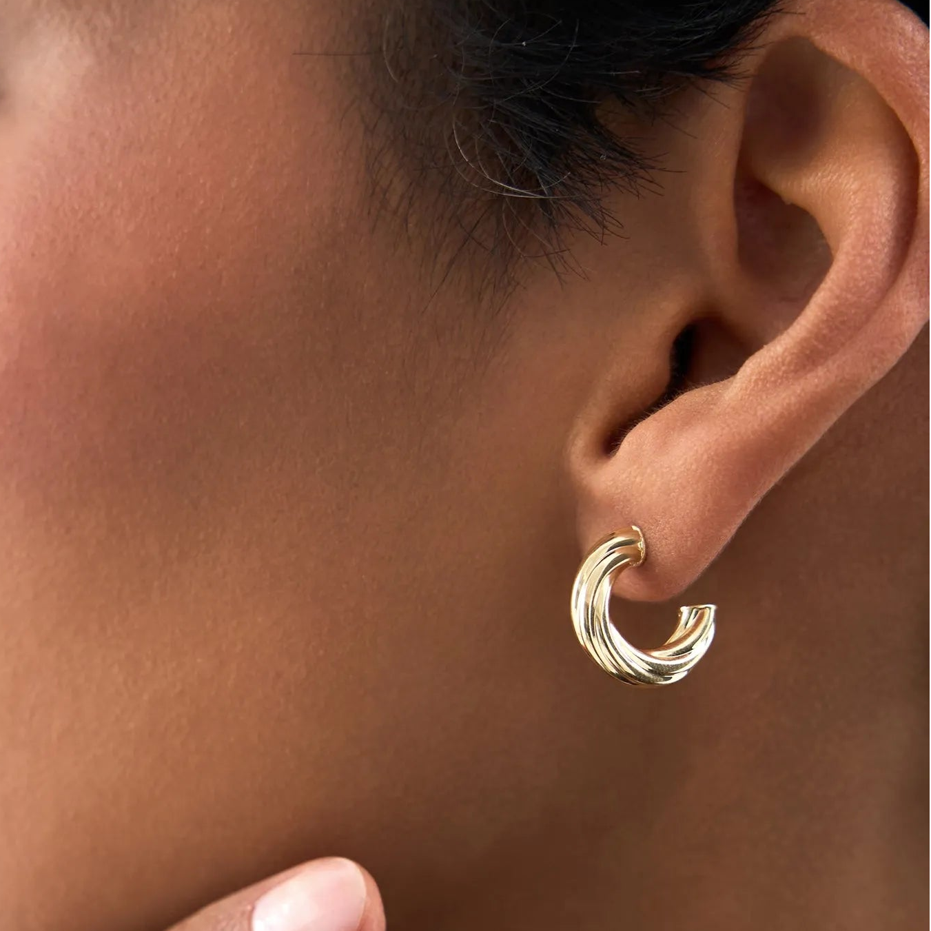 14k Yellow Gold Bold Twisted Curve Hoop Earrings 15mm 3.75mm Width