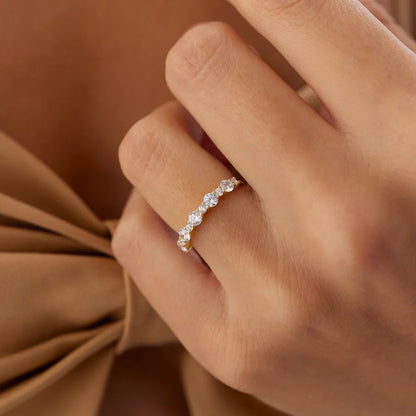 14k Gold 0.69 ctw Mixed Size Round Diamond Anniversary Ring