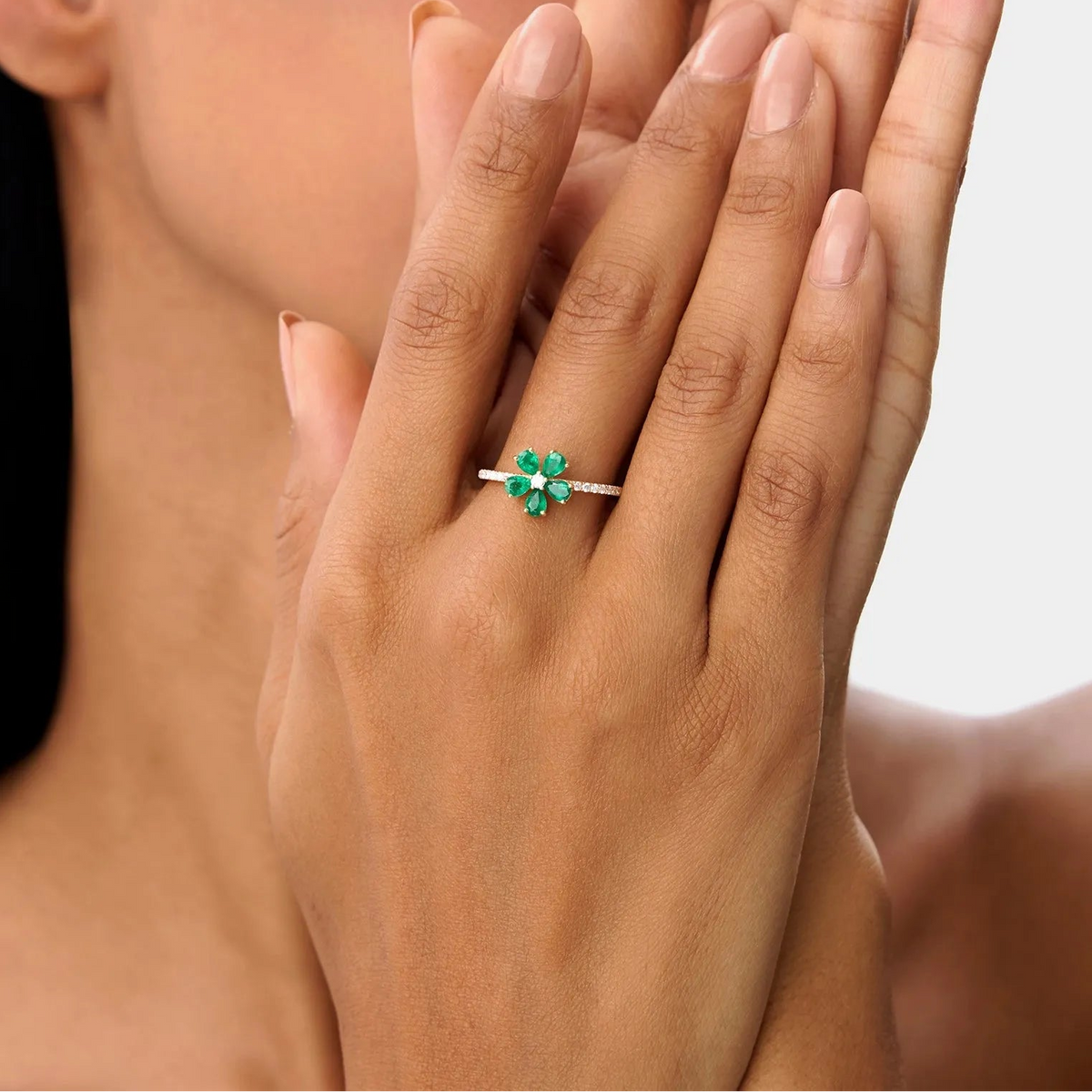 14K Solid Gold Pear Emerald and Round Diamond Five-Leaf Ring 0.80 CTW