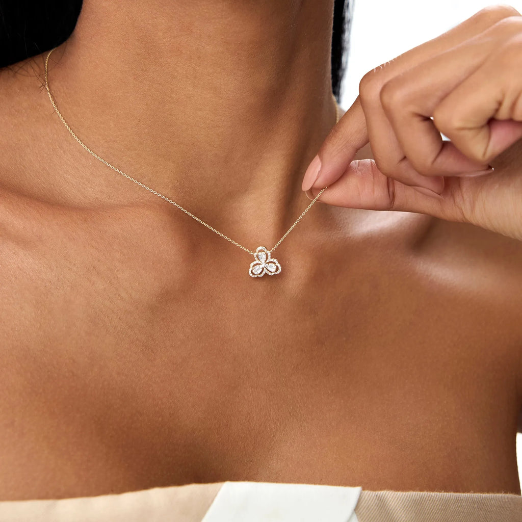 14K Solid Gold 0.25 CTW Round and Baguette Diamond Clover Necklace Prong Setting