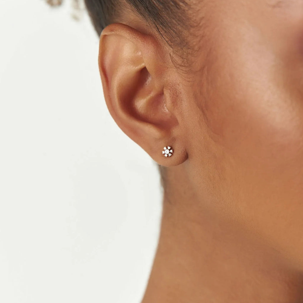 14k Gold Diamond Round Cut Petite Flower Cluster Stud Earrings 0.18 ctw