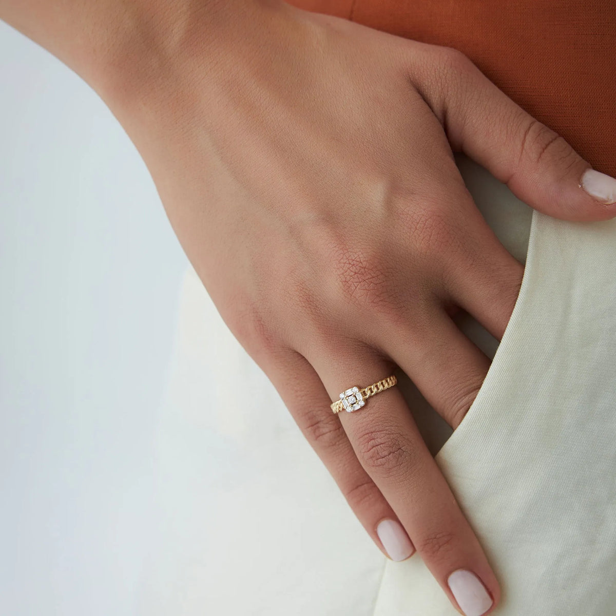 14K Solid Gold Baguette Diamond 0.20 Carat Curb Link Illusion Setting Ring