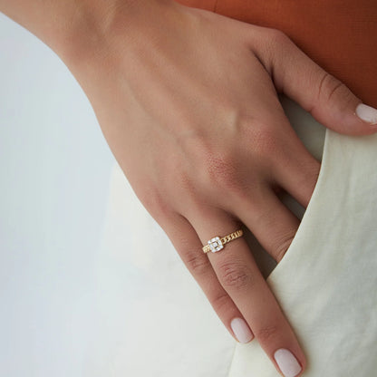 14K Solid Gold Baguette Diamond 0.20 Carat Curb Link Illusion Setting Ring