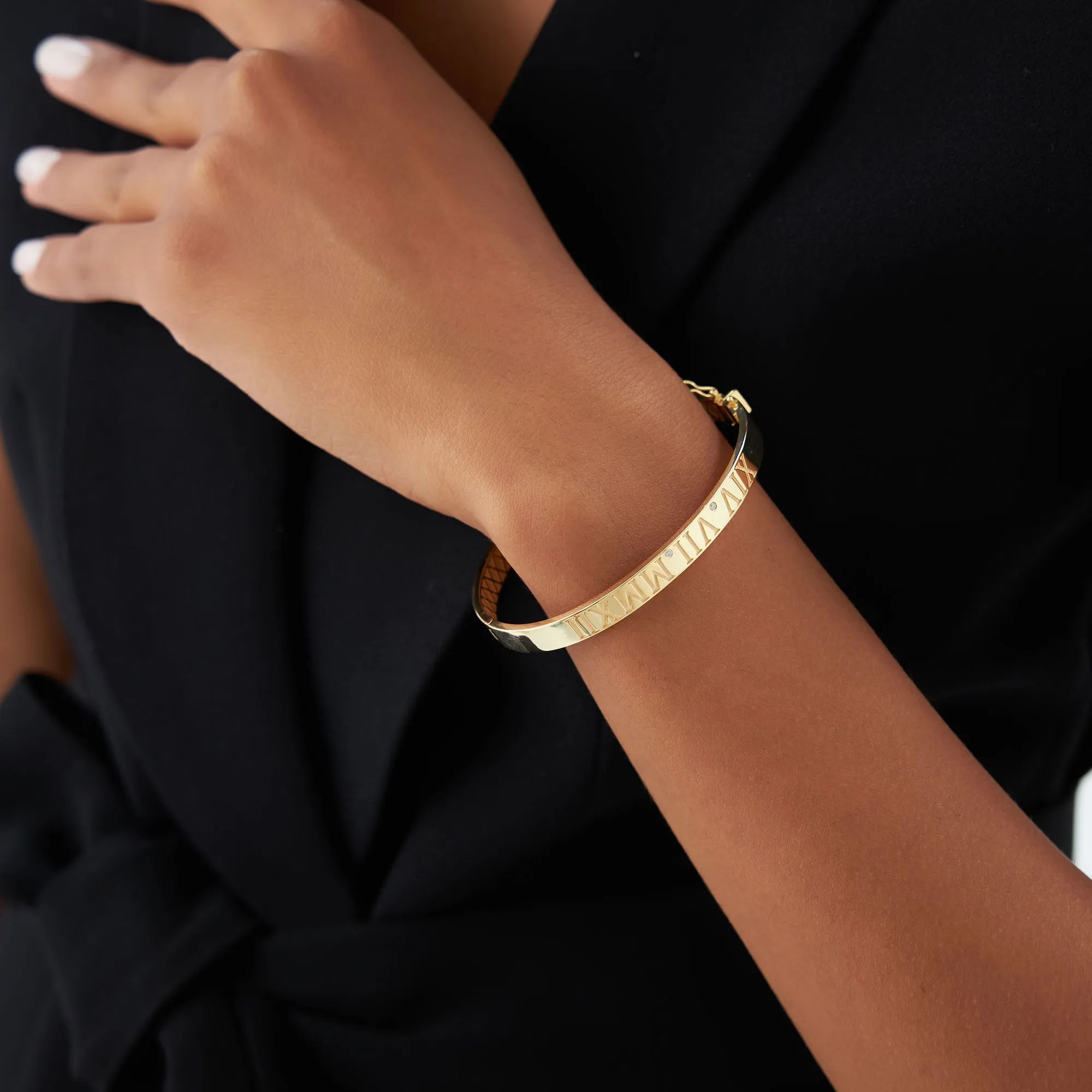 14K Solid Gold Round Diamond Personalized Roman Numeral Bangle Bracelet 0.03 CTW