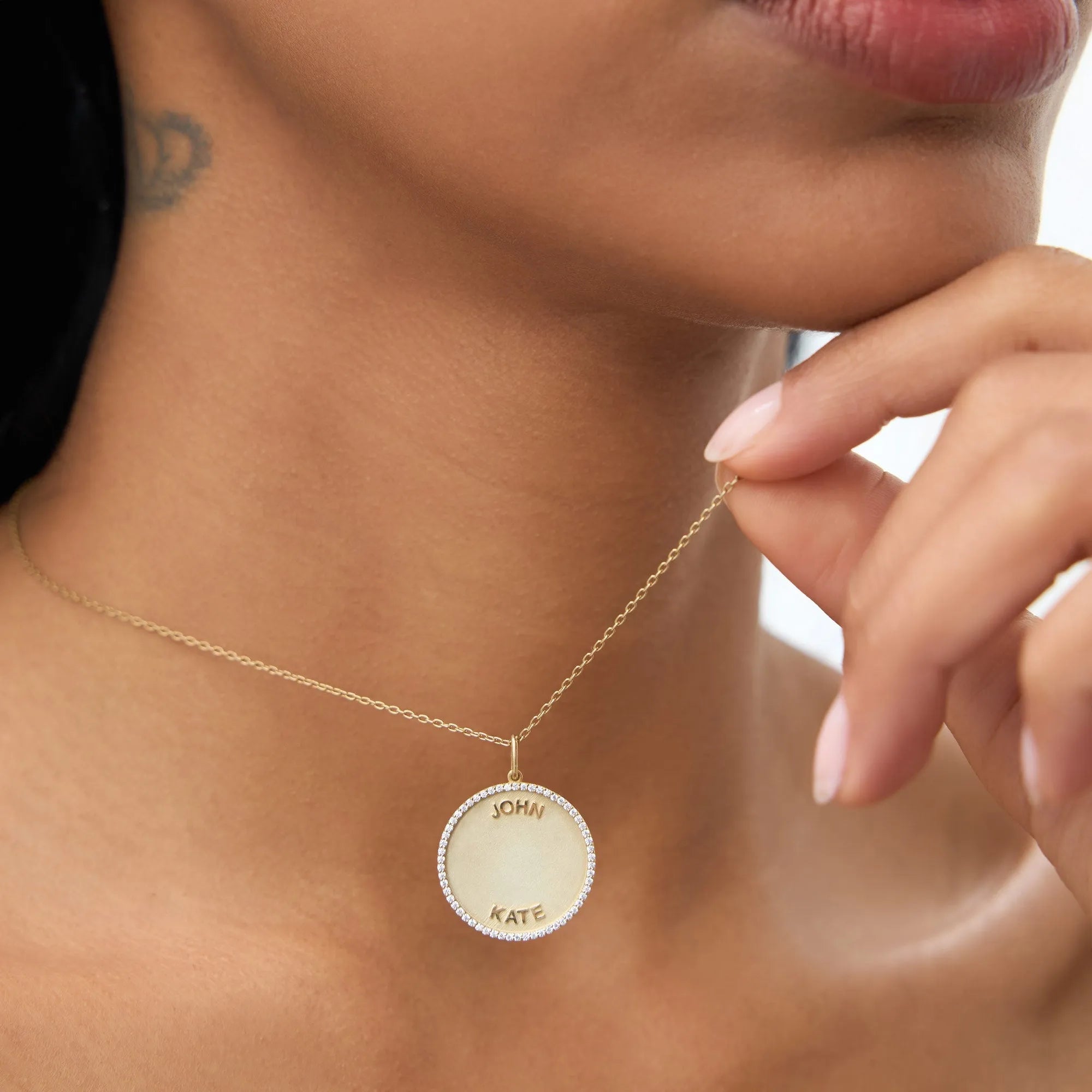 14K Solid Gold 0.25 CTW Round Diamond Personalized Medallion Necklace Prong Setting