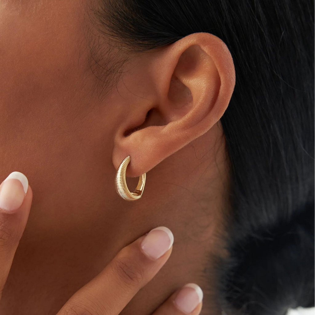 14k Gold Ribbed Teardrop Graduated Hoop Earrings 13mm 6.5mm Width