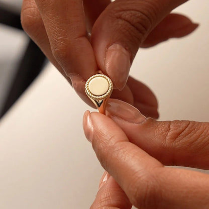 14k Gold Rope Border Oval Signet Ring Wide Graduated Band
