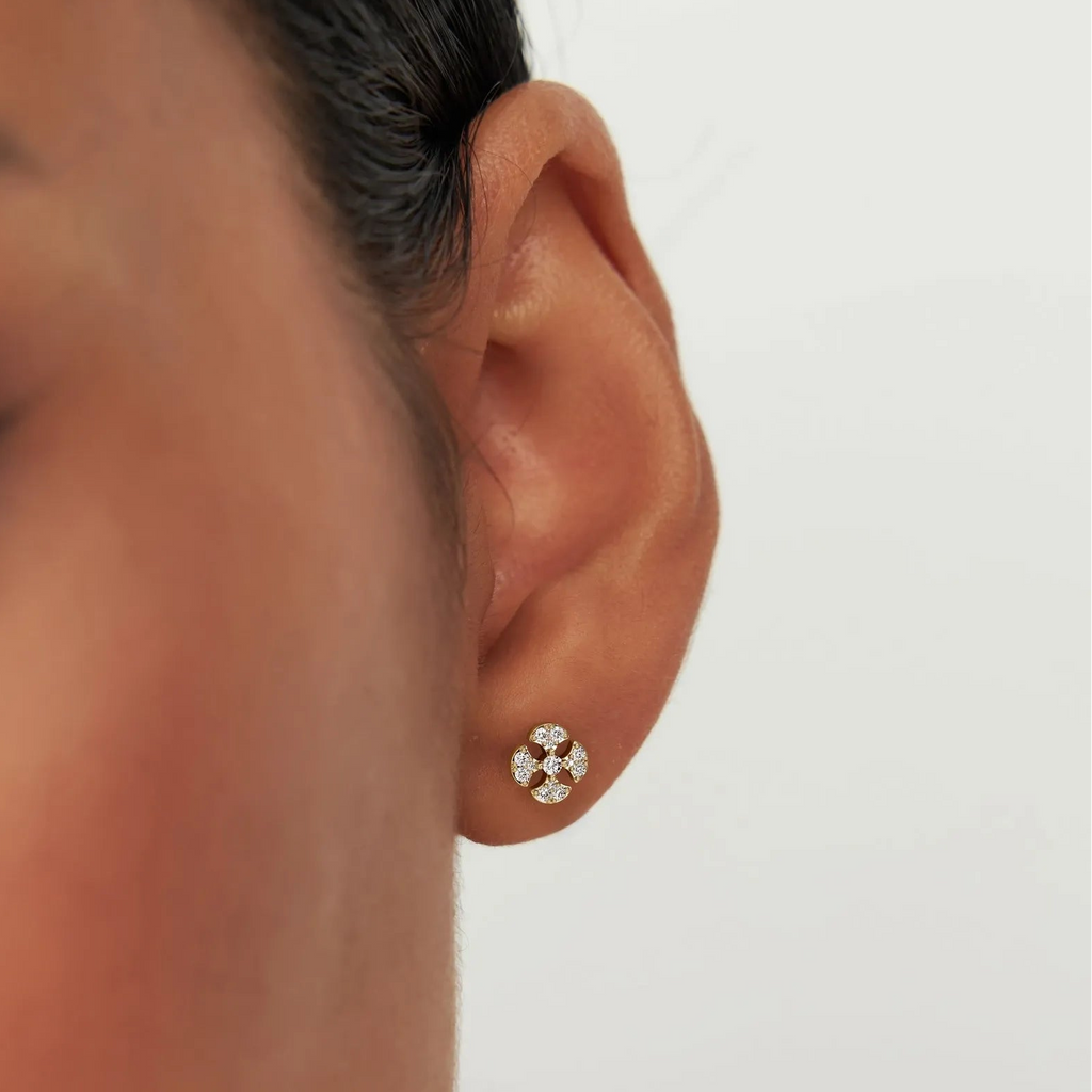 14k Gold Diamond Round Cut Petal Cluster Stud Earrings 0.15 ctw