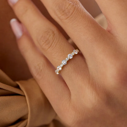 14k Gold 0.69 ctw Mixed Size Round Diamond Anniversary Ring