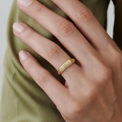 14k Ribbed Dome Graduating Gold Ring