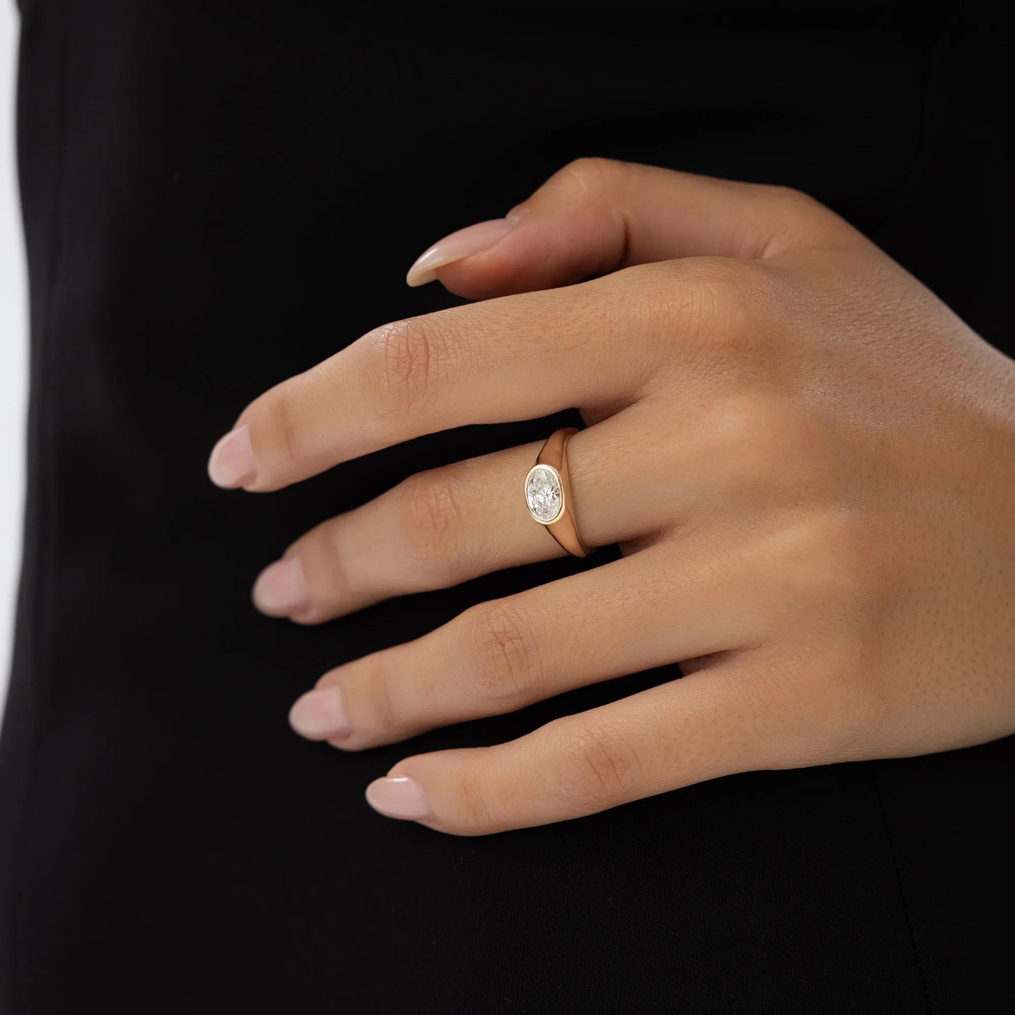 14k Gold 1.00 ctw Oval Lab Grown Diamond Amira Ring