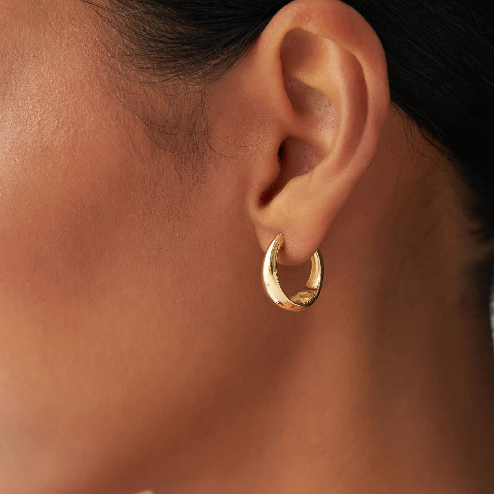 14k Gold Teardrop Graduated Hoop Earrings 13mm Polished Statement Style