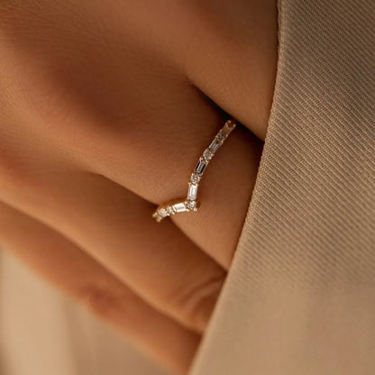 14k Gold Baguette and Round Diamond 0.36 ctw Chevron Ring