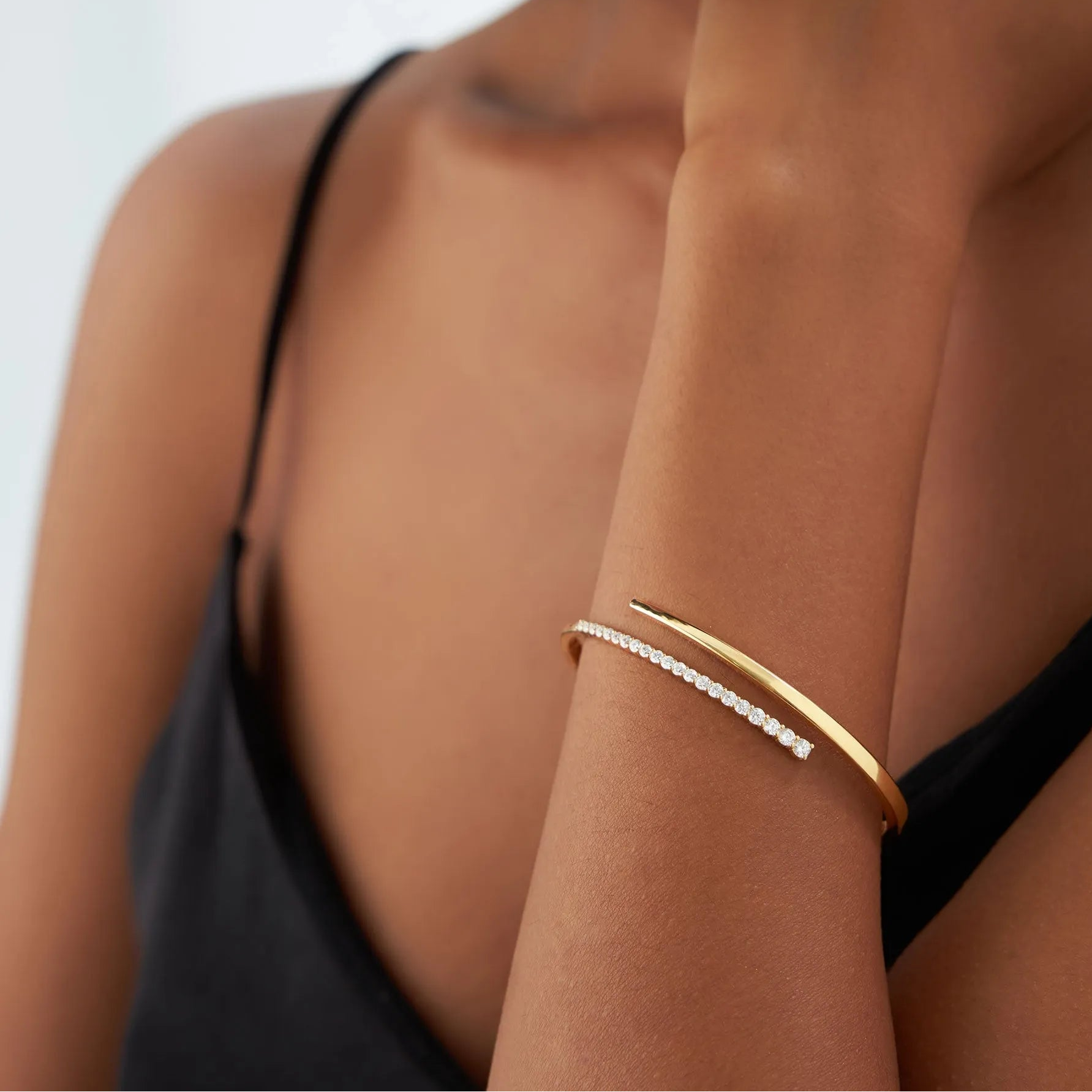 14K Solid Gold 1.05 CTW Round Diamond Crossover Graduating Bangle