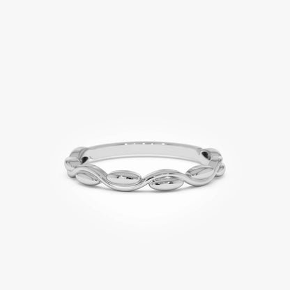 14k Gold Oval Link Ring 2.4mm Wide Graduated Band