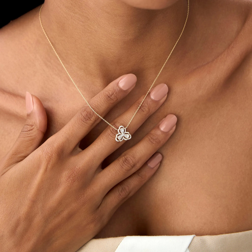 14K Solid Gold 0.25 CTW Round and Baguette Diamond Clover Necklace Prong Setting