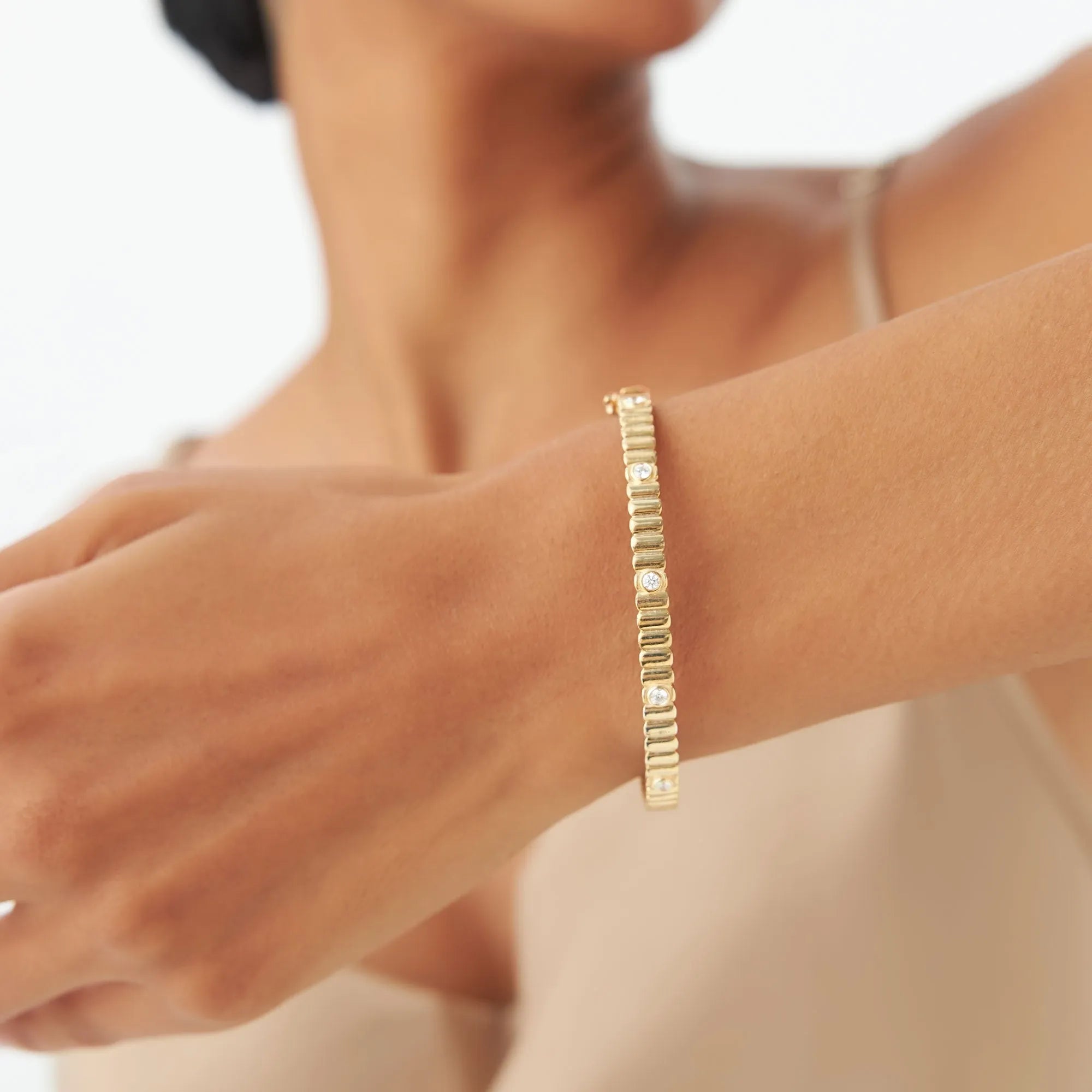14K Solid Gold 0.14 CTW Round Diamond Ribbed Bangle