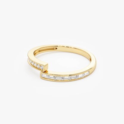 14k Solid Gold Baguette and Round Diamond Crossover Ring 0.25 ctw